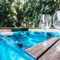 Апартаменты в центре города, на первой линии моря/озера в Италии, Варезе, 300 кв.м.