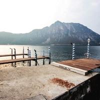 Апартаменты в центре города, на первой линии моря/озера в Италии, Варезе, 300 кв.м.