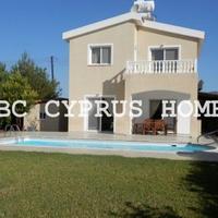 Villa in the suburbs in Republic of Cyprus, Eparchia Pafou, Paphos, 140 sq.m.