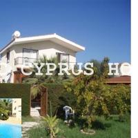 Villa at the second line of the sea / lake, in the city center, in the suburbs in Republic of Cyprus, Eparchia Pafou, 150 sq.m.