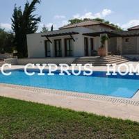 Villa in the city center, in the suburbs in Republic of Cyprus, Eparchia Pafou, 145 sq.m.