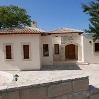 Villa in the city center, in the suburbs in Republic of Cyprus, Eparchia Pafou, 145 sq.m.
