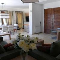 Villa in the city center, in the suburbs in Republic of Cyprus, Eparchia Pafou, 145 sq.m.