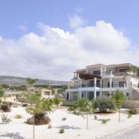 Villa at the second line of the sea / lake, in the suburbs in Republic of Cyprus, Eparchia Pafou, 950 sq.m.