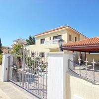 Villa at the second line of the sea / lake, in the suburbs in Republic of Cyprus, Eparchia Pafou, 252 sq.m.