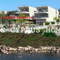 Villa at the first line of the sea / lake, in the suburbs in Republic of Cyprus, Eparchia Pafou, 420 sq.m.