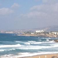 Villa at the first line of the sea / lake, in the suburbs in Republic of Cyprus, Eparchia Pafou, 420 sq.m.