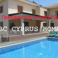House at the second line of the sea / lake, in the city center in Republic of Cyprus, Lemesou, 550 sq.m.