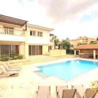 House in the suburbs in Republic of Cyprus, Eparchia Pafou, 485 sq.m.
