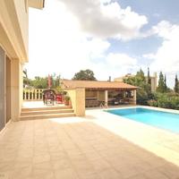 House in the suburbs in Republic of Cyprus, Eparchia Pafou, 485 sq.m.