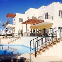 Вилла в центре города, на первой линии моря/озера, в пригороде на Кипре, Пафос, 212 кв.м.