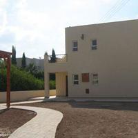 Вилла в центре города, на первой линии моря/озера, в пригороде на Кипре, Пафос, 212 кв.м.