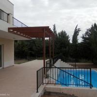 Вилла в центре города, на первой линии моря/озера, в пригороде на Кипре, Пафос, 212 кв.м.