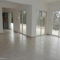 Вилла в центре города, на первой линии моря/озера, в пригороде на Кипре, Пафос, 212 кв.м.