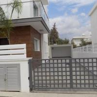 Вилла на второй линии моря/озера на Кипре, Лимасол, 172 кв.м.