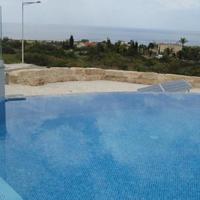 Вилла на второй линии моря/озера, в пригороде на Кипре, Пафос, 300 кв.м.