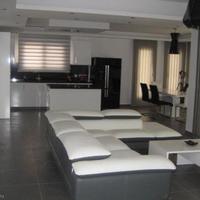 Вилла на второй линии моря/озера, в пригороде на Кипре, Пафос, 300 кв.м.