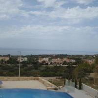 Вилла на второй линии моря/озера, в пригороде на Кипре, Пафос, 300 кв.м.