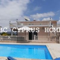 House at the second line of the sea / lake, in the suburbs in Republic of Cyprus, Eparchia Pafou, 290 sq.m.