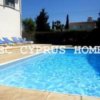 Вилла на первой линии моря/озера, в пригороде на Кипре, Пафос, 150 кв.м.