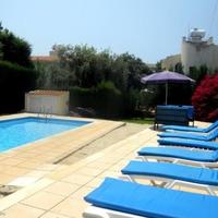 Вилла на первой линии моря/озера, в пригороде на Кипре, Пафос, 150 кв.м.