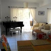 Вилла на первой линии моря/озера, в пригороде на Кипре, Пафос, 150 кв.м.