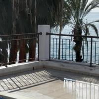 Вилла на первой линии моря/озера, в пригороде на Кипре, Пафос, 197 кв.м.