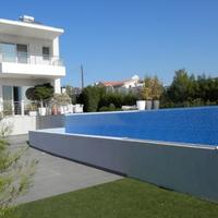Villa at the second line of the sea / lake, in the suburbs in Republic of Cyprus, Eparchia Pafou, 200 sq.m.