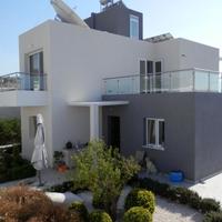 Villa at the second line of the sea / lake, in the suburbs in Republic of Cyprus, Eparchia Pafou, 200 sq.m.