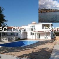 Дом на первой линии моря/озера, в пригороде на Кипре, Пафос, 300 кв.м.