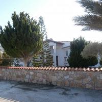 Дом на первой линии моря/озера, в пригороде на Кипре, Пафос, 300 кв.м.