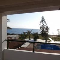 Дом на первой линии моря/озера, в пригороде на Кипре, Пафос, 300 кв.м.