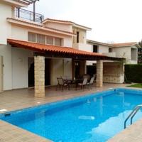 House at the first line of the sea / lake, in the suburbs in Republic of Cyprus, Eparchia Pafou, 200 sq.m.