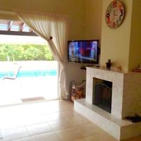 House at the first line of the sea / lake, in the suburbs in Republic of Cyprus, Eparchia Pafou, 200 sq.m.