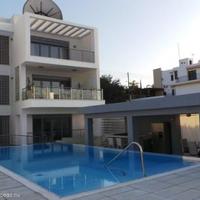 Дом на второй линии моря/озера, в центре города, в пригороде на Кипре, Лимасол, 596 кв.м.