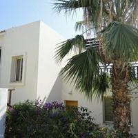 Вилла на второй линии моря/озера на Кипре, Пафос, 180 кв.м.