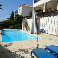 Вилла на второй линии моря/озера на Кипре, Пафос, 180 кв.м.