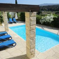 Вилла на второй линии моря/озера на Кипре, Пафос, 180 кв.м.