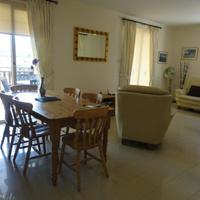 Вилла на второй линии моря/озера на Кипре, Пафос, 180 кв.м.