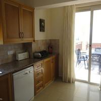 Вилла на второй линии моря/озера на Кипре, Пафос, 180 кв.м.