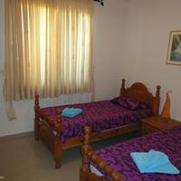 Вилла на второй линии моря/озера на Кипре, Пафос, 180 кв.м.