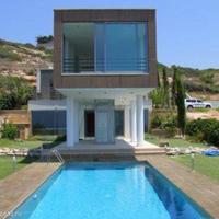 Villa at the first line of the sea / lake, in the suburbs in Republic of Cyprus, Eparchia Pafou, 490 sq.m.