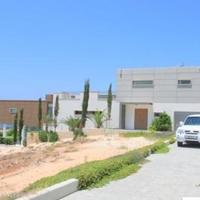 Villa at the first line of the sea / lake, in the suburbs in Republic of Cyprus, Eparchia Pafou, 490 sq.m.