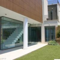 Villa at the first line of the sea / lake, in the suburbs in Republic of Cyprus, Eparchia Pafou, 490 sq.m.