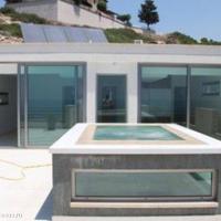 Villa at the first line of the sea / lake, in the suburbs in Republic of Cyprus, Eparchia Pafou, 490 sq.m.