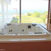 Villa at the first line of the sea / lake, in the suburbs in Republic of Cyprus, Eparchia Pafou, 490 sq.m.