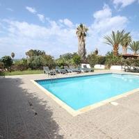 Villa at the first line of the sea / lake, in the suburbs in Republic of Cyprus, Eparchia Pafou, 160 sq.m.