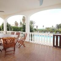 Villa at the first line of the sea / lake, in the suburbs in Republic of Cyprus, Eparchia Pafou, 160 sq.m.