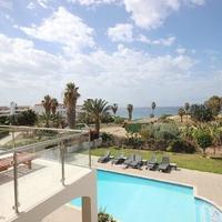 Villa at the first line of the sea / lake, in the suburbs in Republic of Cyprus, Eparchia Pafou, 160 sq.m.