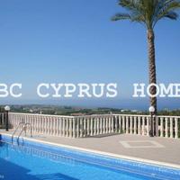 Вилла на первой линии моря/озера на Кипре, Пафос, 210 кв.м.